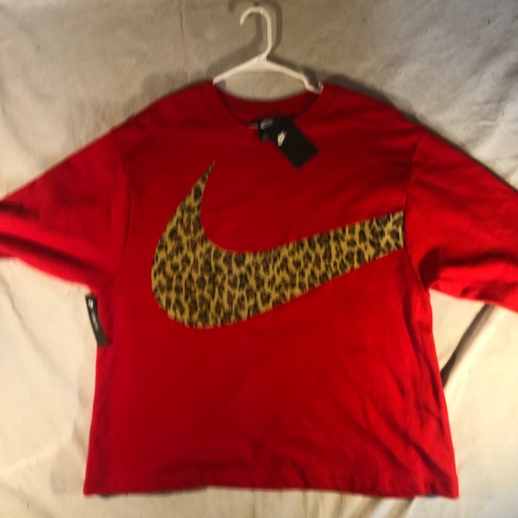 Nike Womens Cheetah Print Wrap Swoosh Sweatshirt Loose Fit - Picture 3 of 4